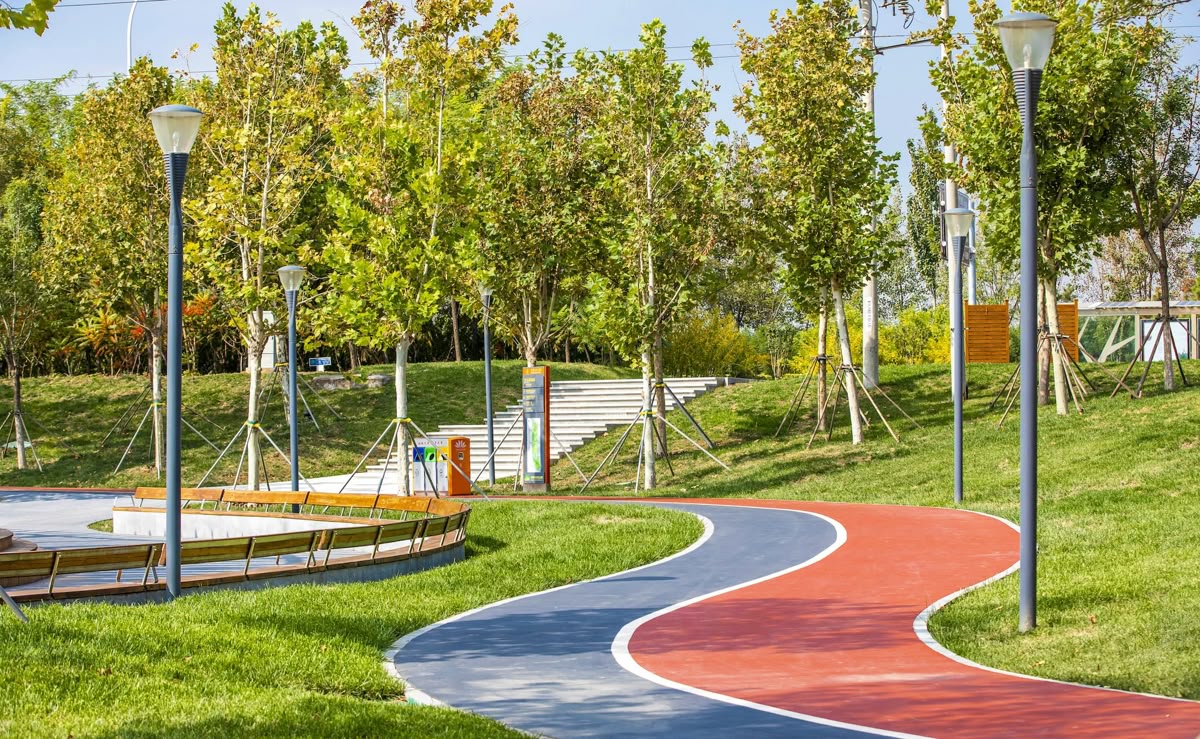 Rubflo surfacing for landscape paths and park trails