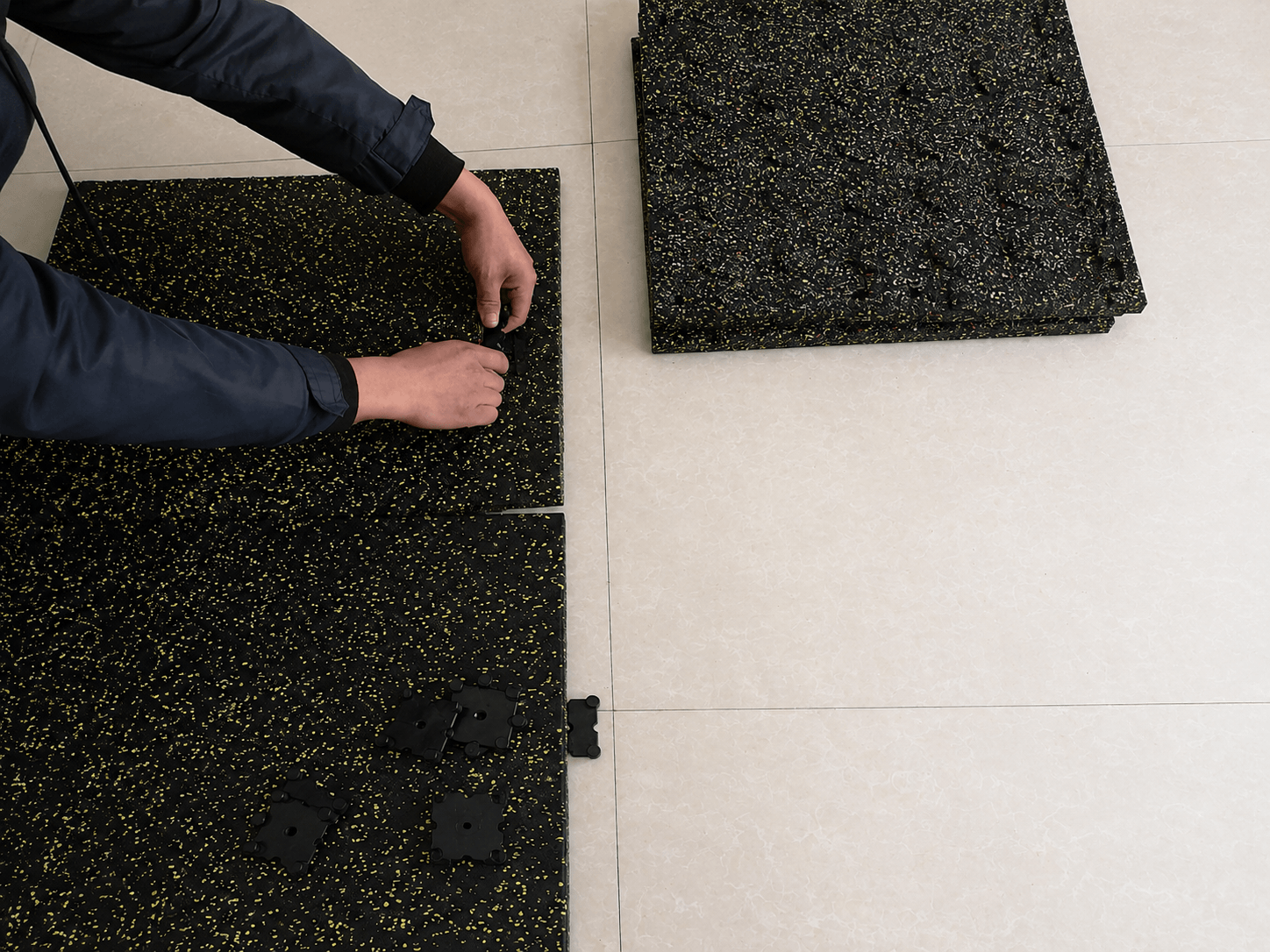 Checking and preparing the subfloor before rubber flooring installation