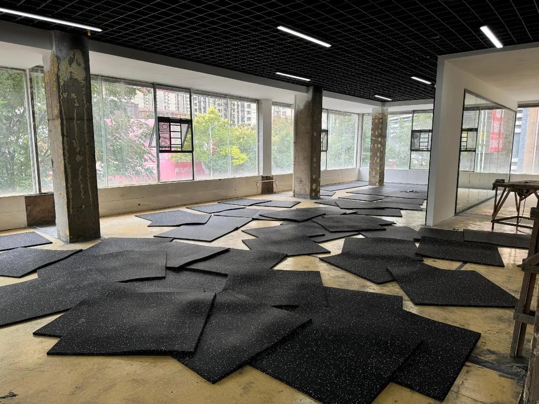 Planning the rubber flooring layout before installation