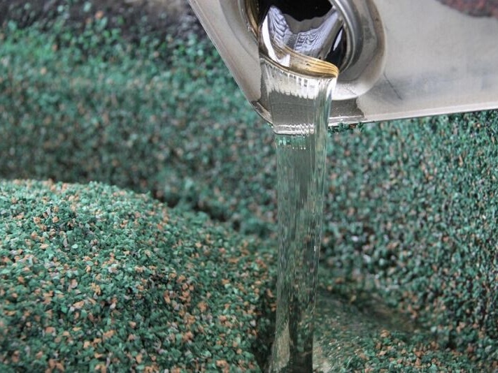02 The PU Binder and EPDM granules are mixed in a certain proportion.