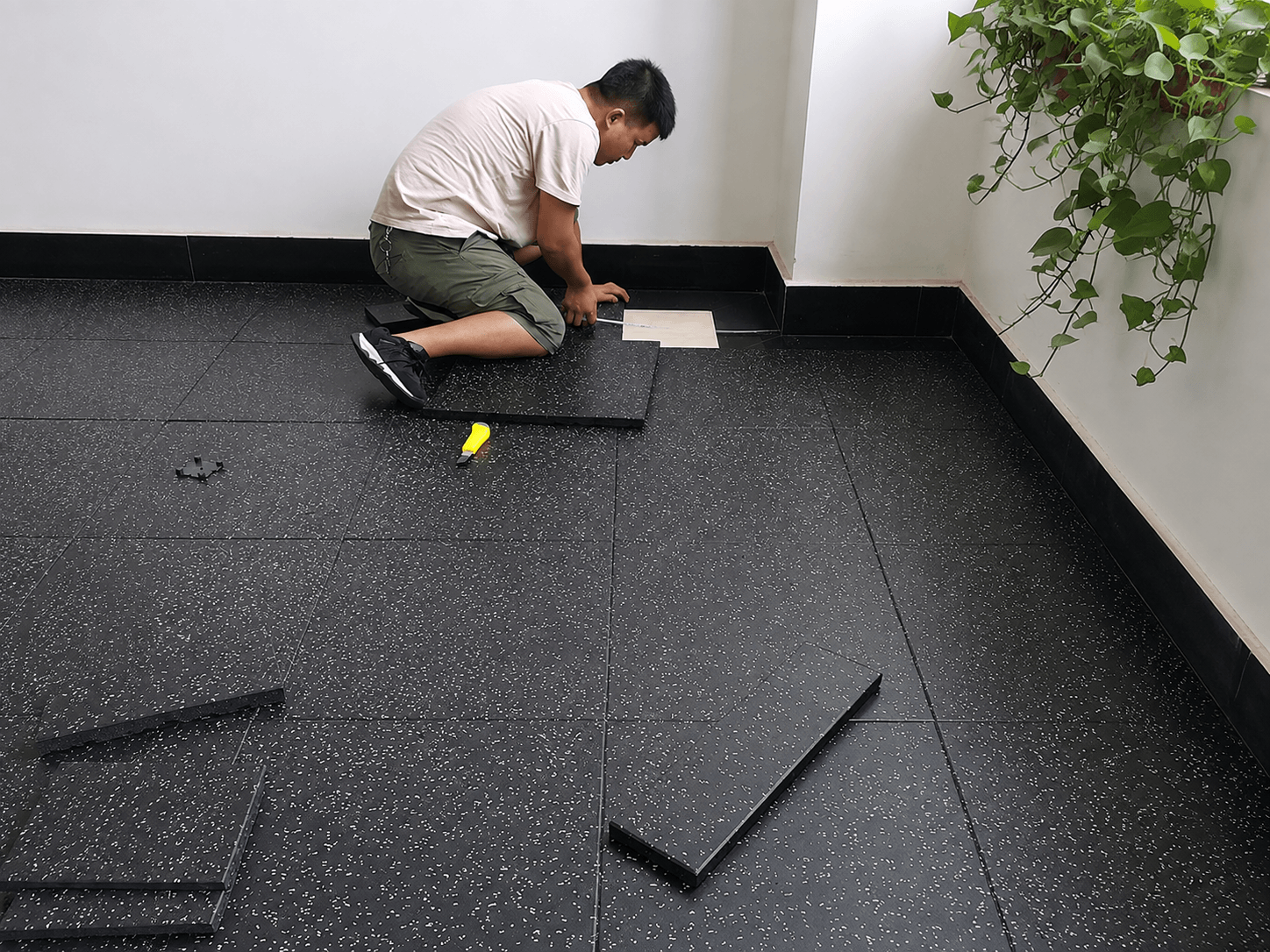 Finishing rubber flooring around edges and transitions