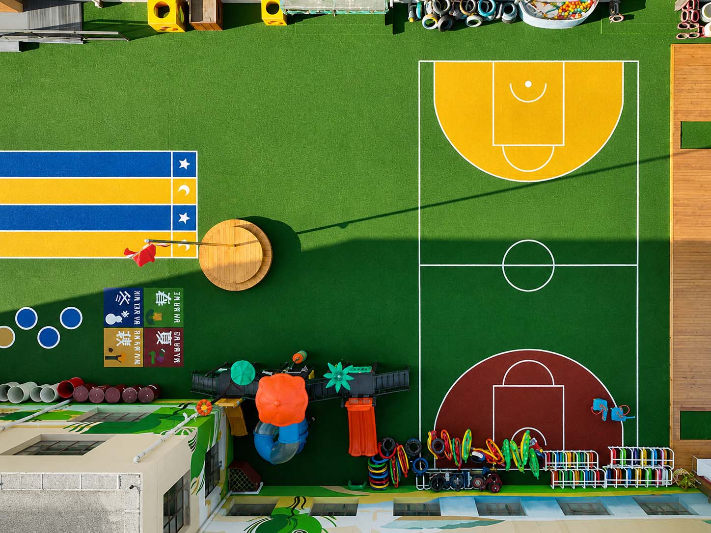 Artificial turf with custom colors zones and line layouts