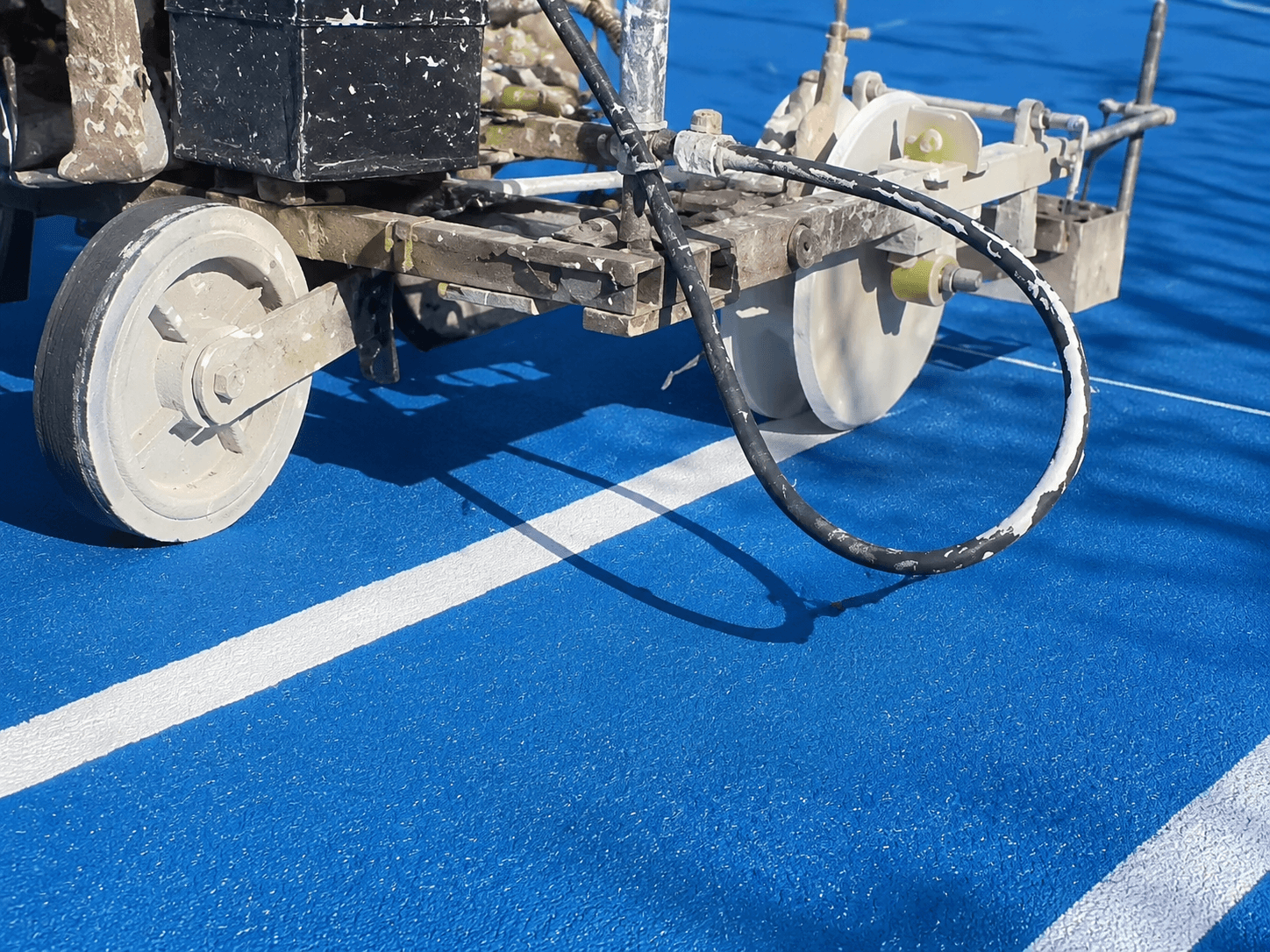 Creating custom patterns and color zones in EPDM wet-pour flooring