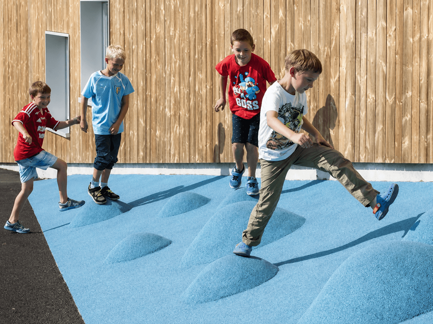 Standard and custom EPDM colors for playground design