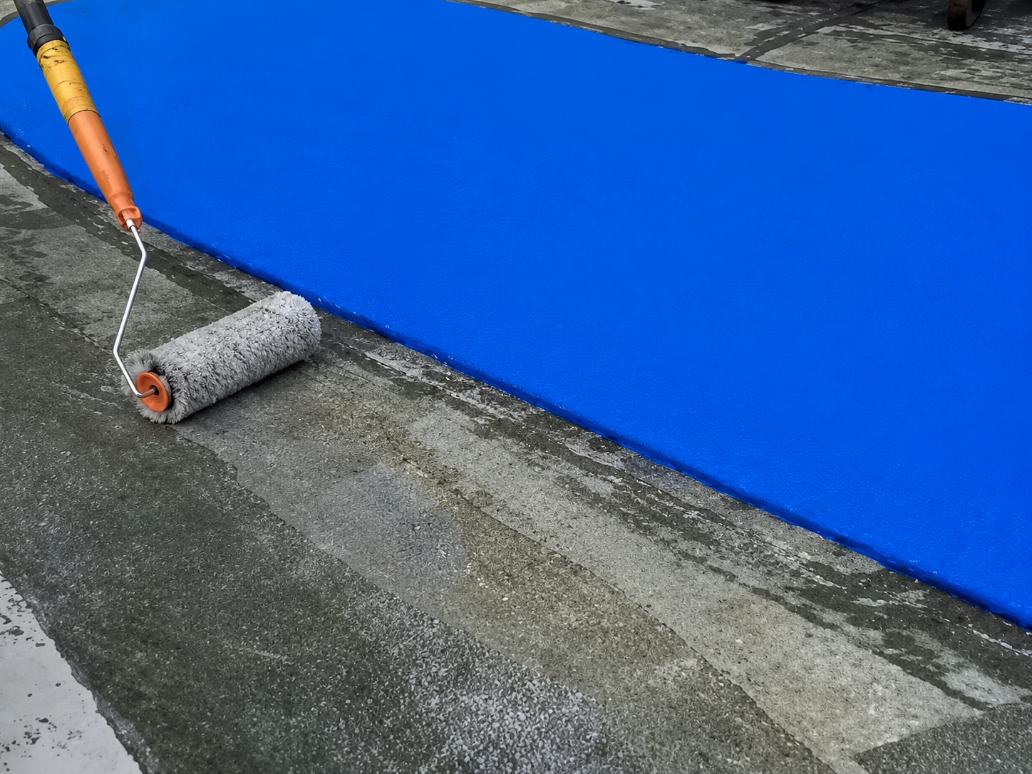 Applying primer and preparing the substrate for EPDM wet-pour flooring installation