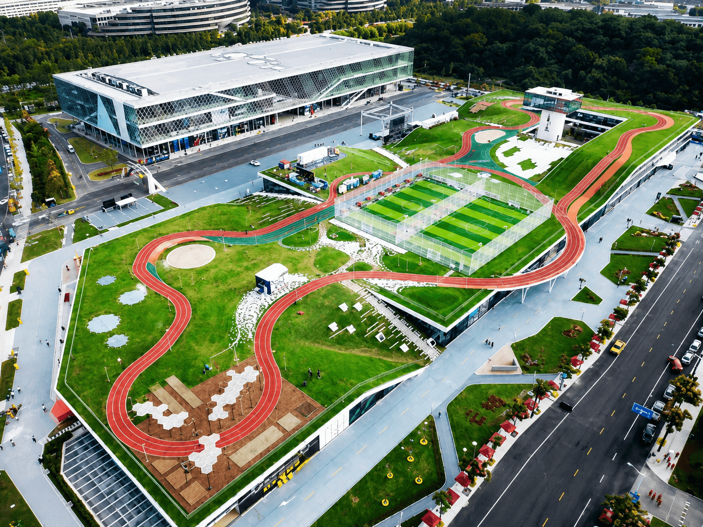 Sports club and municipal athletics tracks
